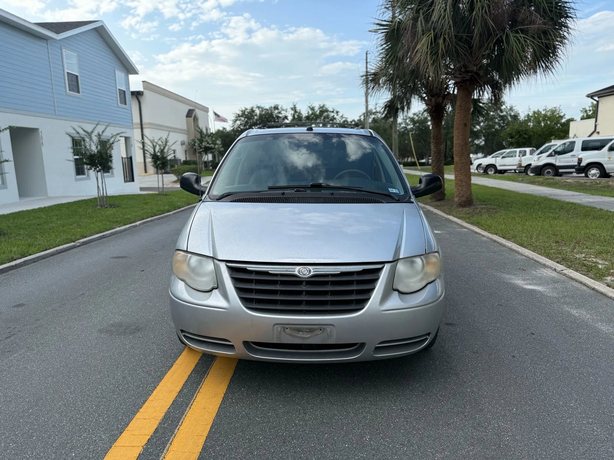 Used 2005 Chrysler Town & Country Touring w/ Leather Interior Group image 2
