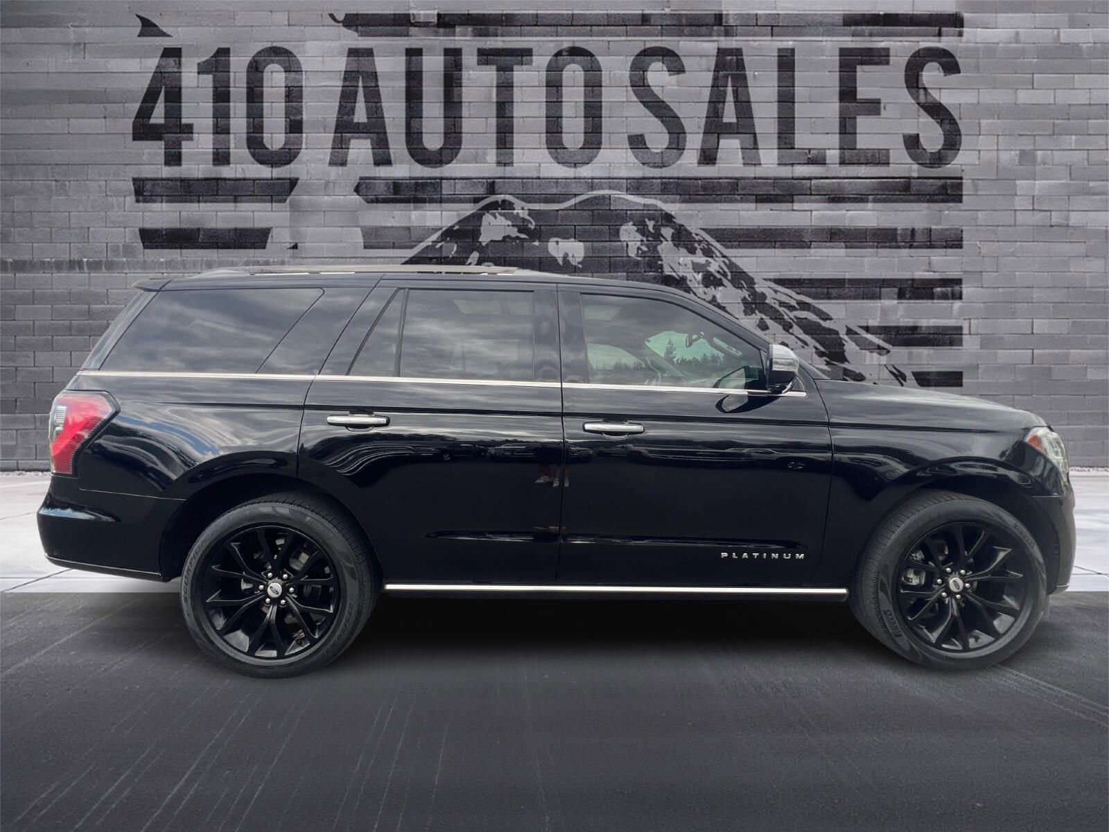 Used 2019 Ford Expedition Platinum image 2