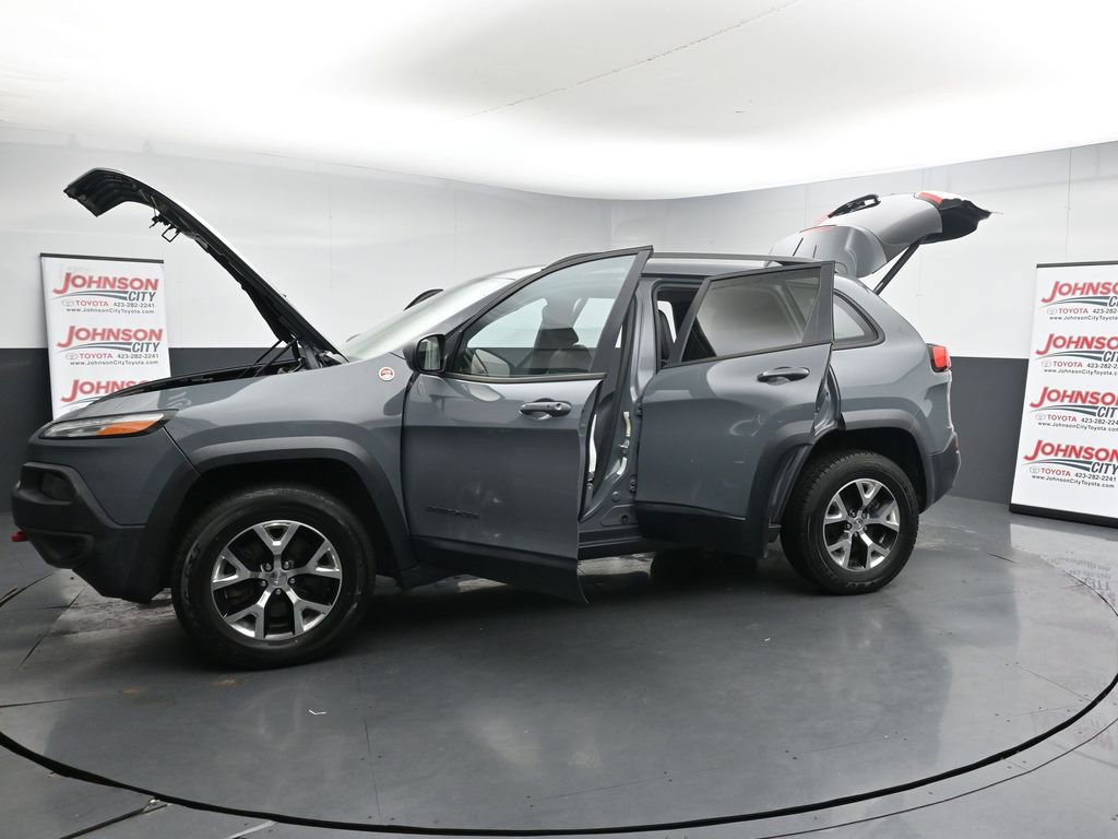 Used 2014 Jeep Cherokee Trailhawk w/ Comfort/Convenience Group AWD/4WD image 43