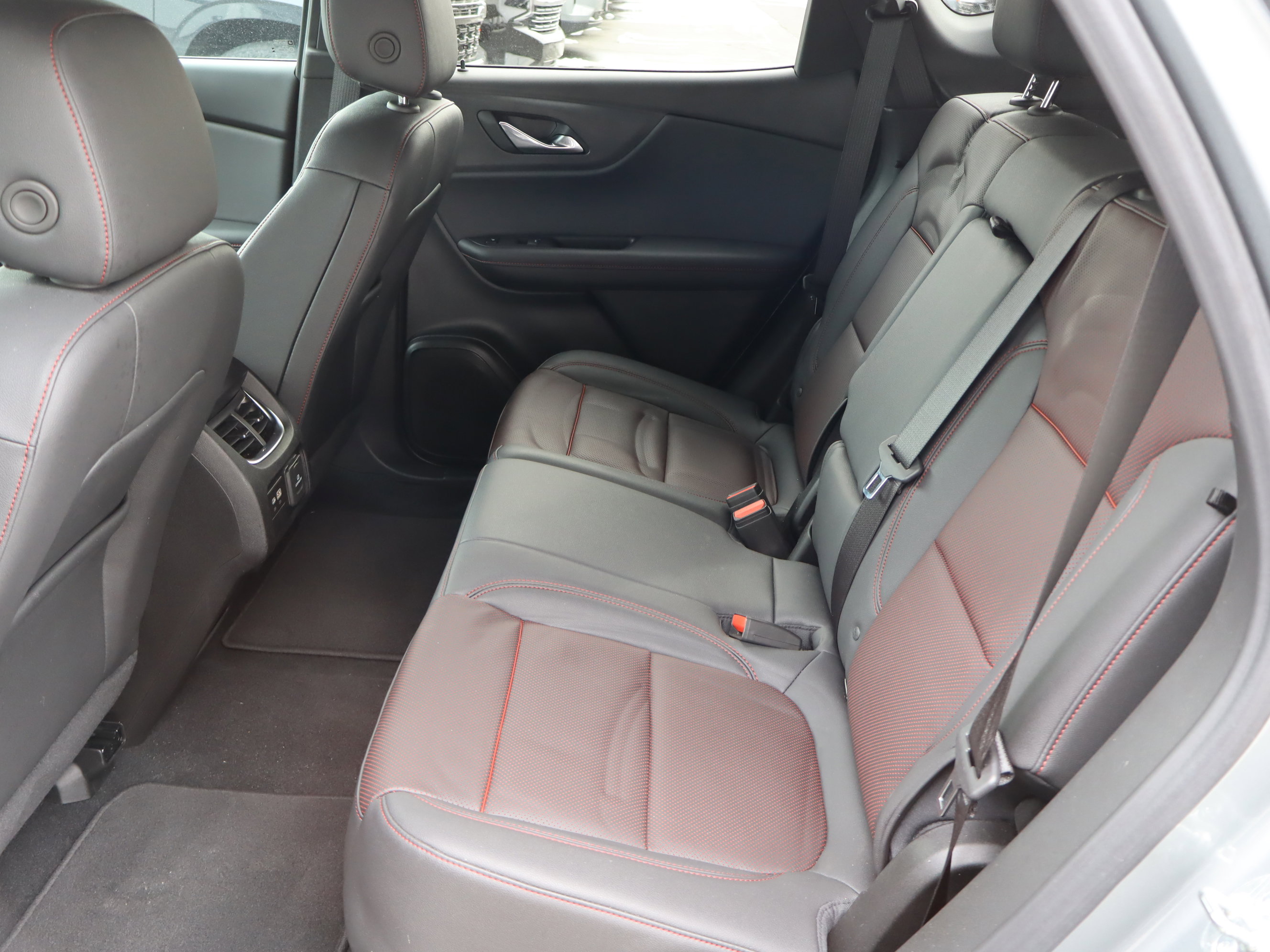 Certified 2025 Chevrolet Blazer RS w/ Driver Confidence II Package image 32