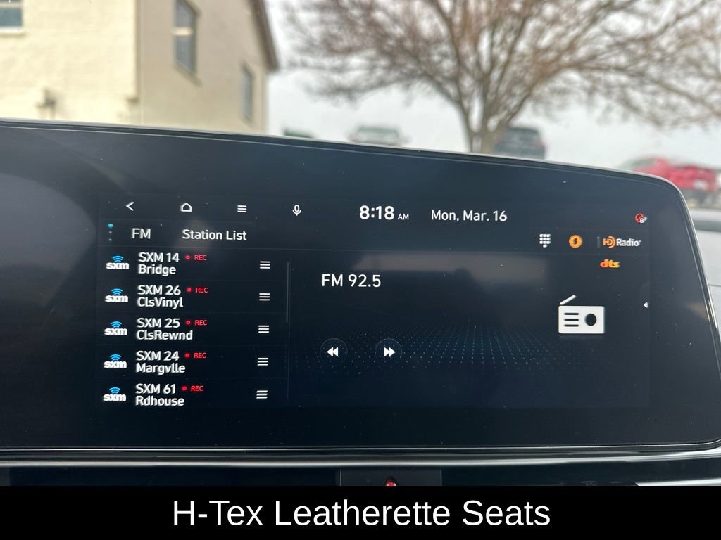 Used 2025 Hyundai Elantra Limited image 18