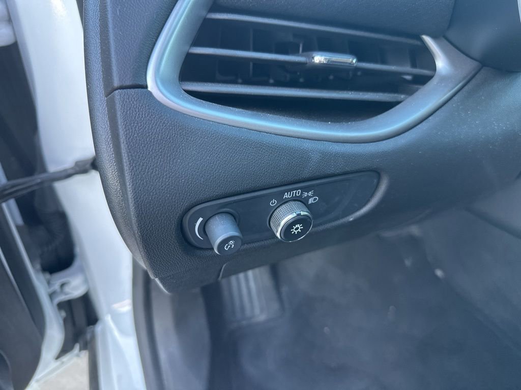 Used 2025 Chevrolet Malibu LS image 9