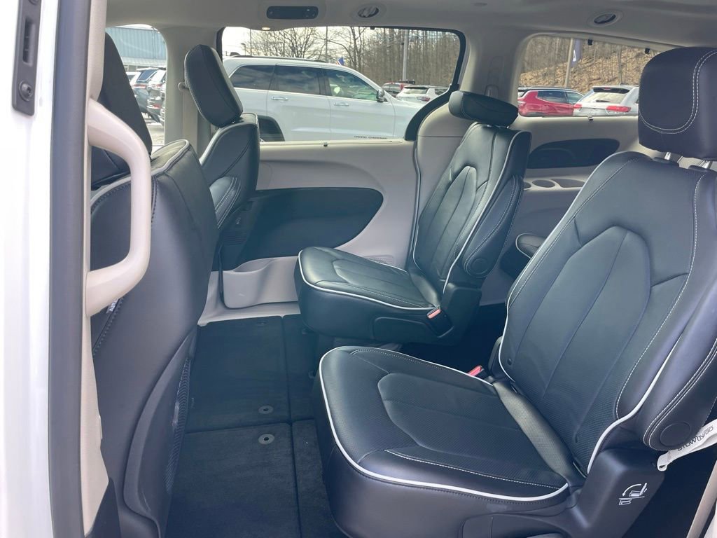 Used 2024 Chrysler Pacifica Limited image 18