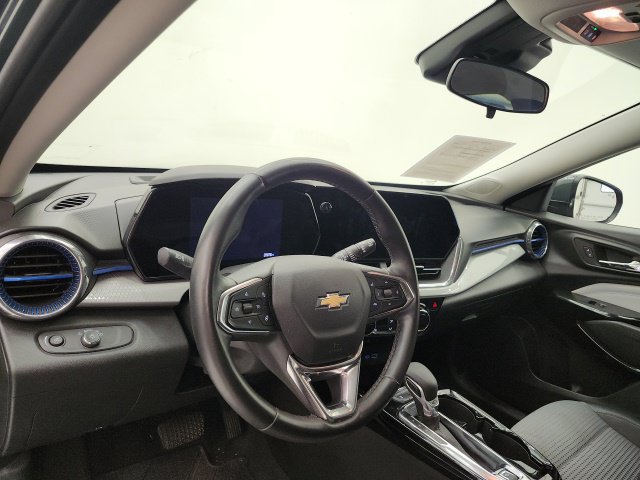 Used 2025 Chevrolet Trax LT w/ Driver Confidence Package FWD image 12
