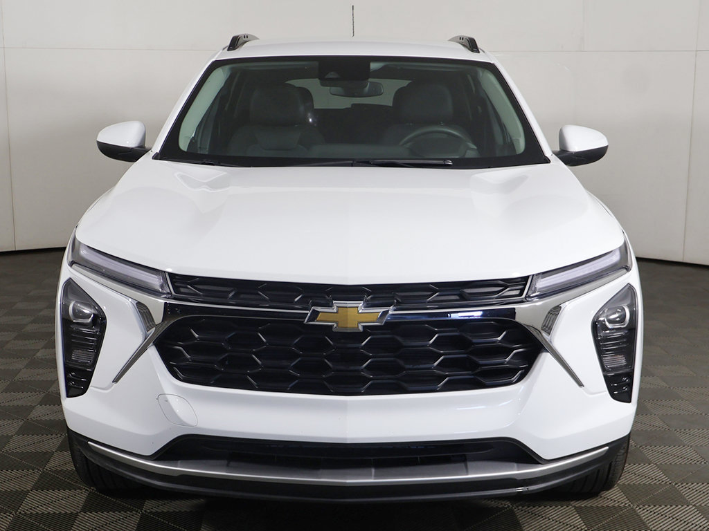 Used 2026 Chevrolet Trax LT FWD image 8