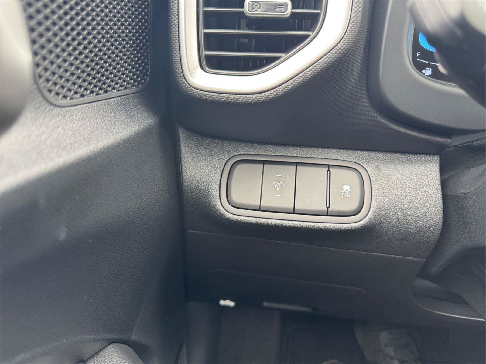 Certified 2026 Hyundai Venue SEL FWD image 21