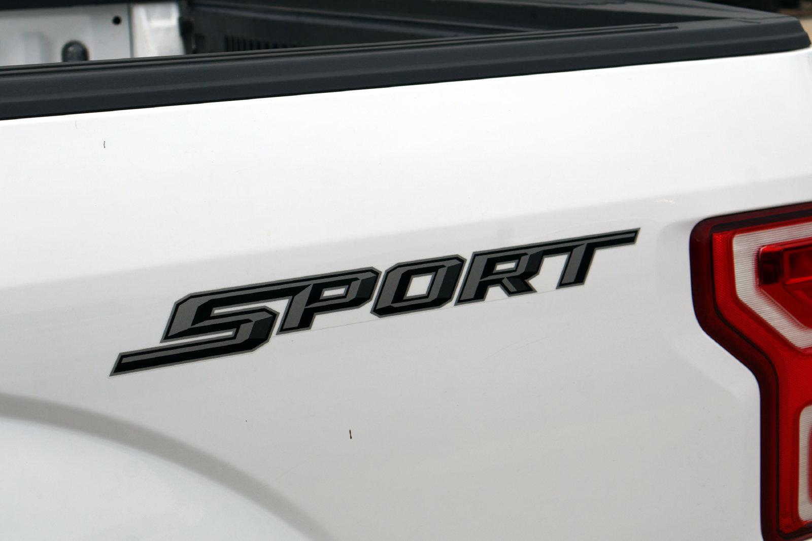 Used 2019 Ford F150 XLT w/ Equipment Group 302A Luxury RWD image 3