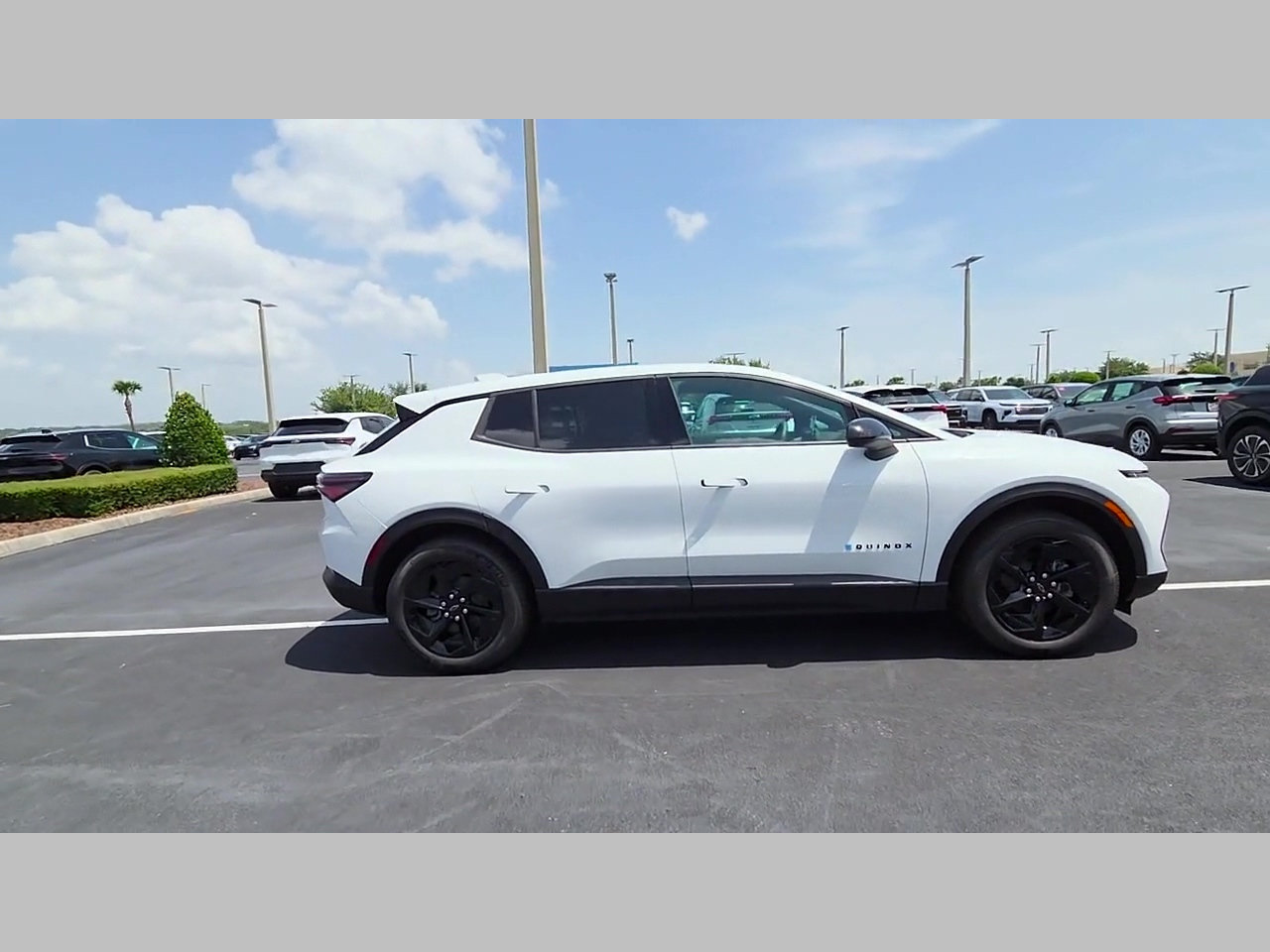 New 2026 Chevrolet Equinox EV LT w/ Midnight Package FWD image 16