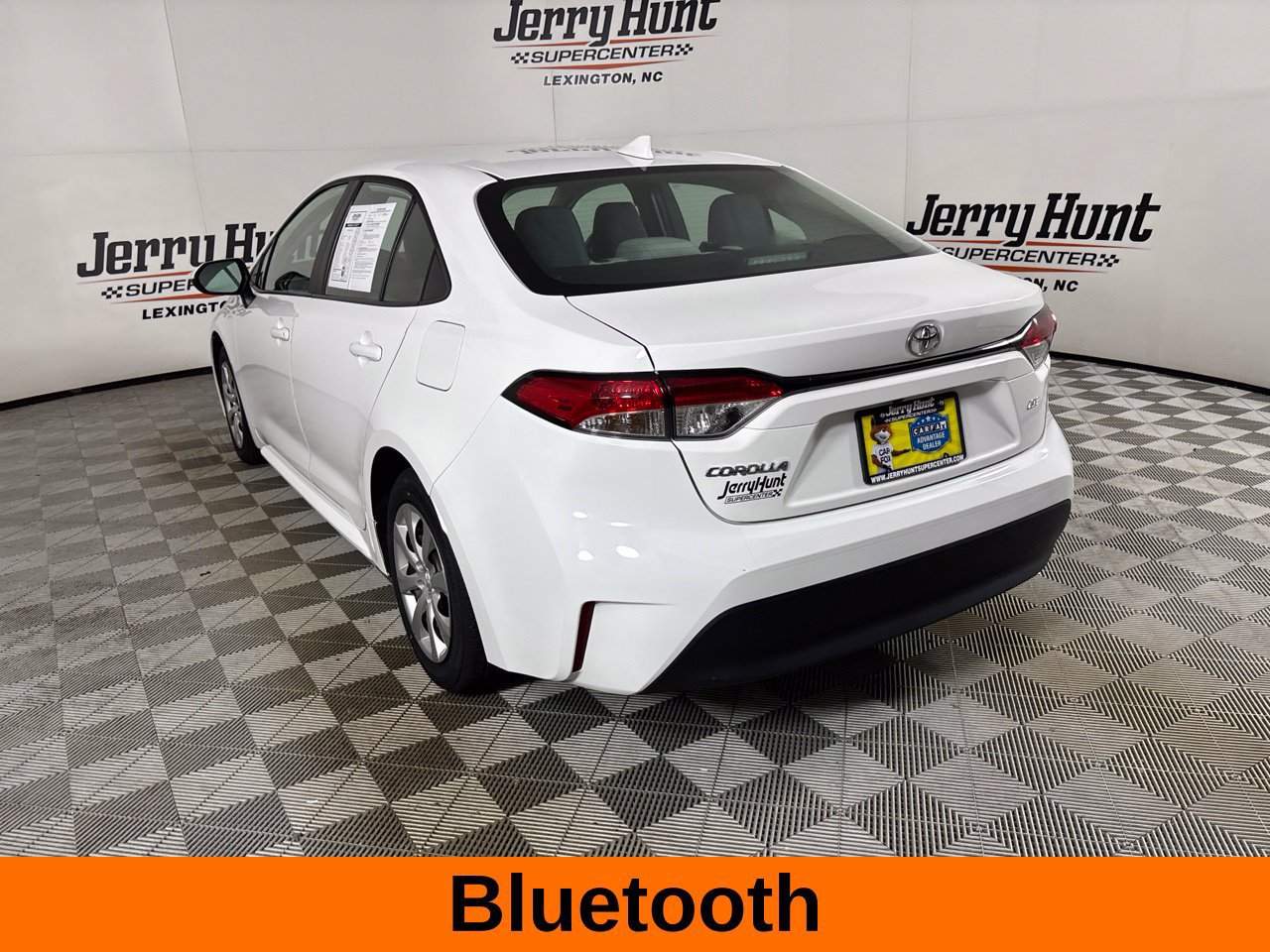 Used 2025 Toyota Corolla LE FWD image 9