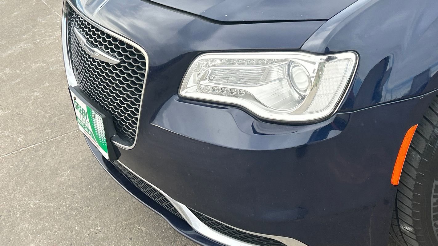 Used 2016 Chrysler 300 Limited image 16