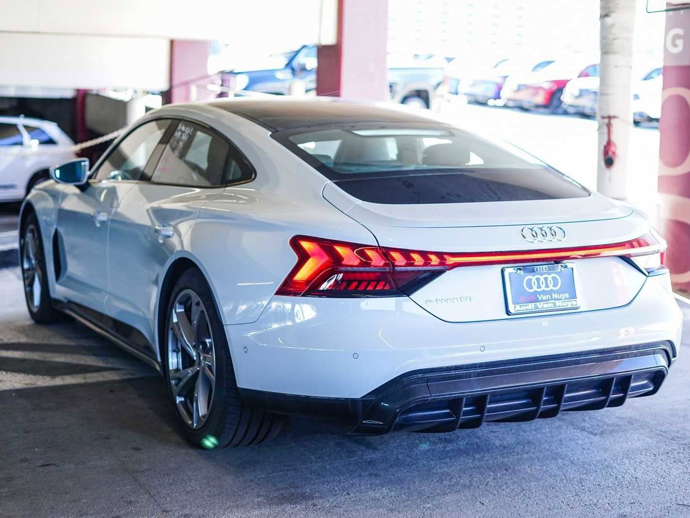 Used 2023 Audi e-tron GT Prestige w/ Prestige Package video 2