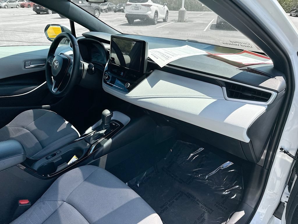 Used 2025 Toyota Corolla SE w/ Convenience Package FWD image 34