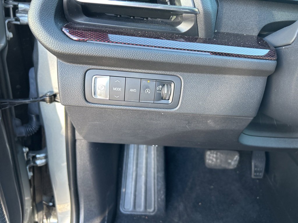 Used 2024 Chevrolet Traverse RS image 12