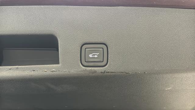 Used 2025 GMC Acadia Elevation w/ Elevation Premium Package image 32