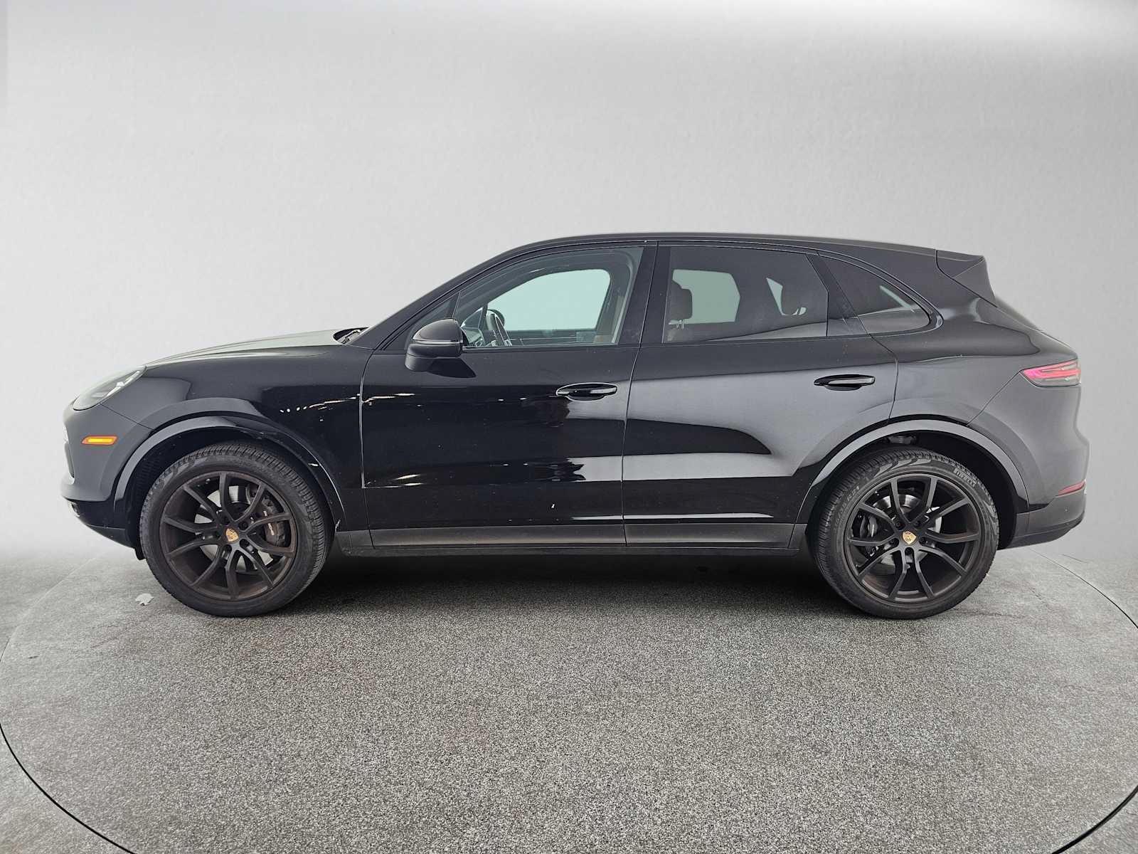 Used 2023 Porsche Cayenne Platinum Edition AWD/4WD image 2