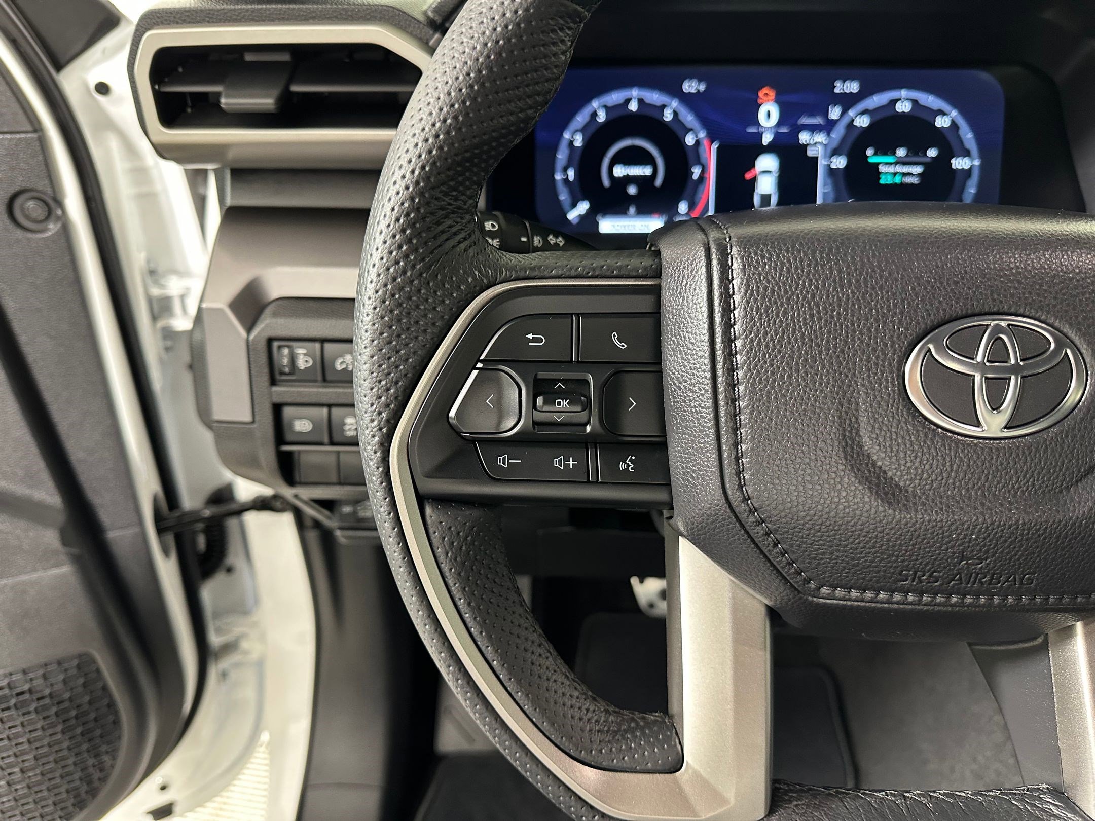 Used 2025 Toyota Tacoma TRD Sport AWD/4WD image 15