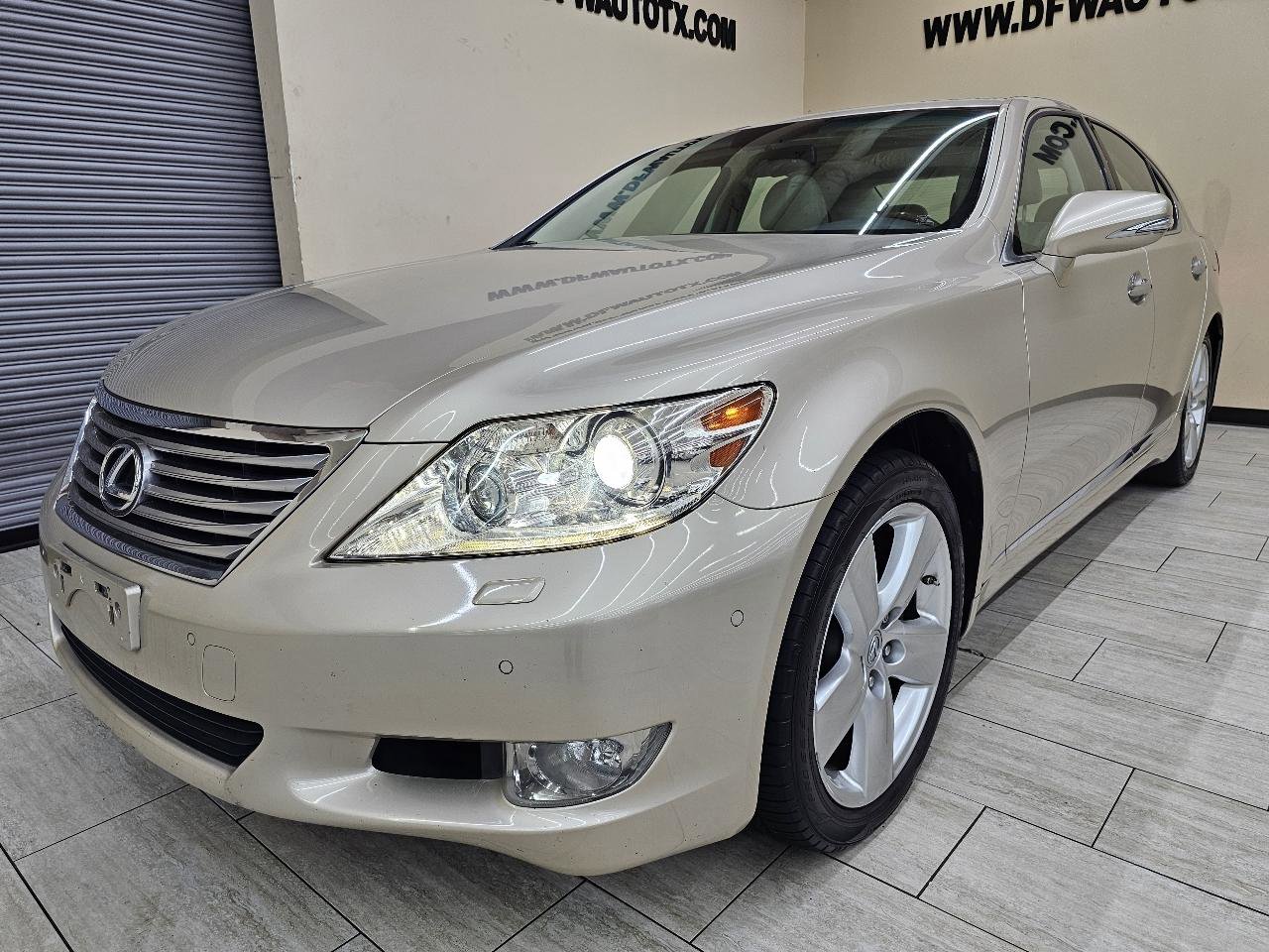 Used 2010 Lexus LS 460 Luxury image 2