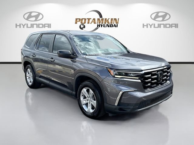 Used 2023 Honda Pilot LX image 3