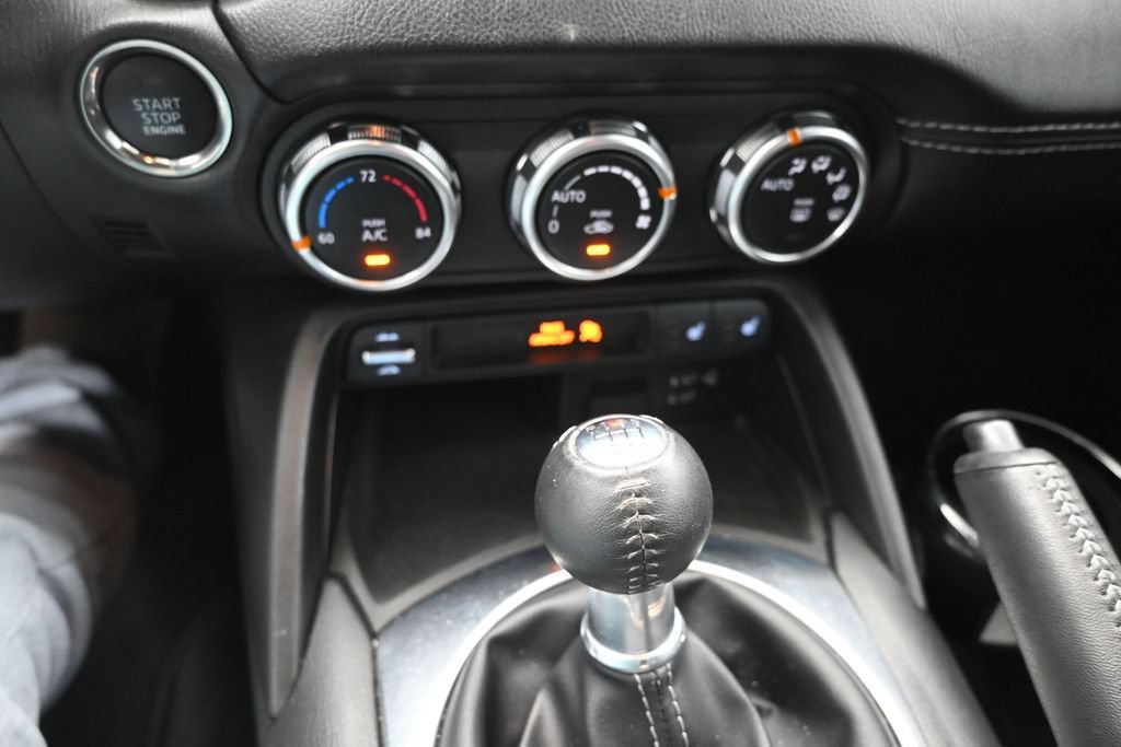 Used 2023 MAZDA MX-5 Miata Grand Touring RWD image 4