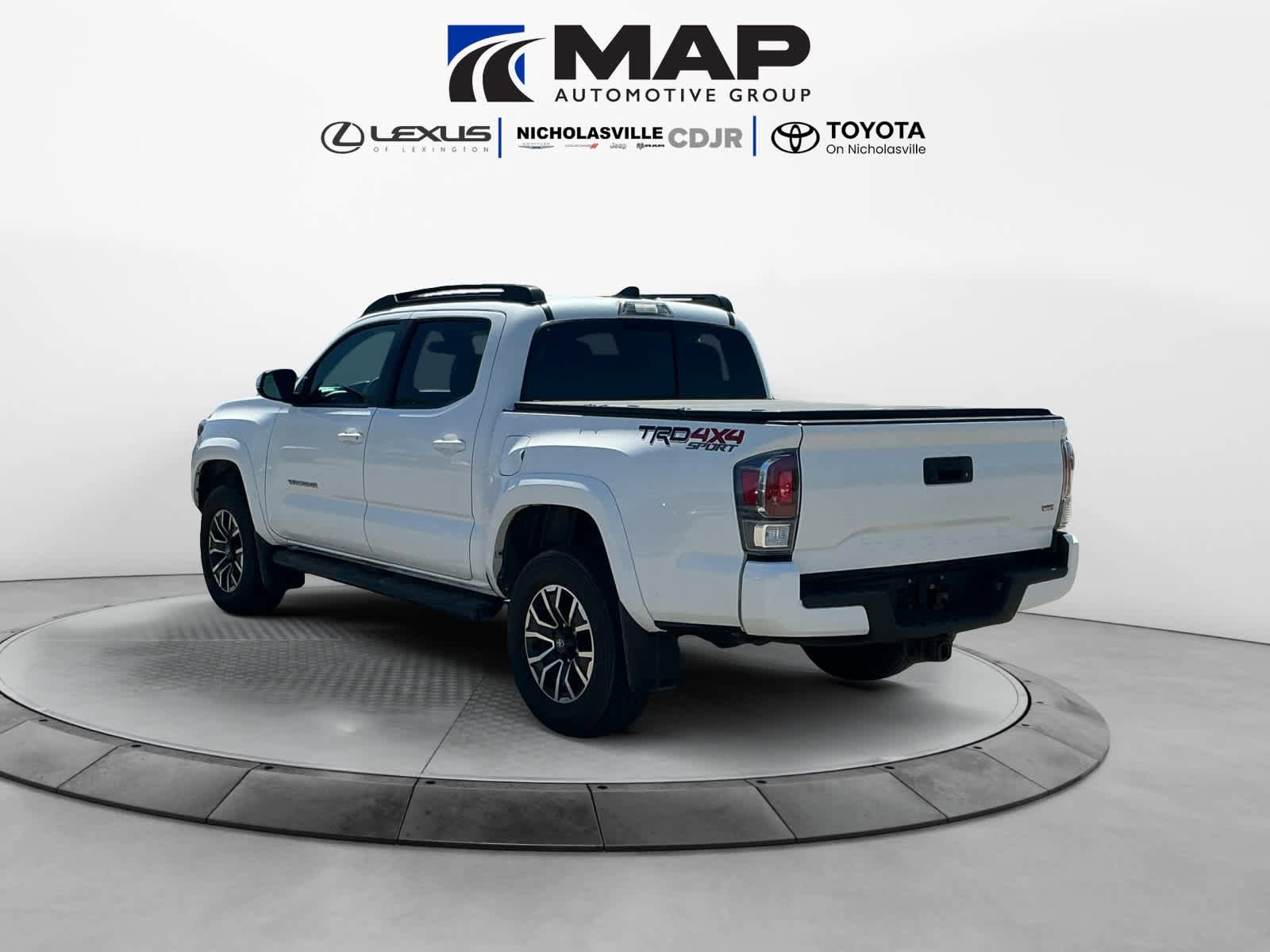 Used 2023 Toyota Tacoma TRD Sport AWD/4WD image 3