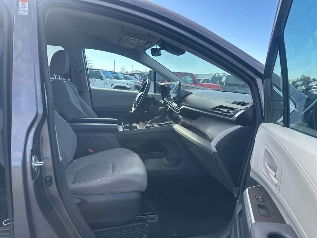 Used 2024 Toyota Sienna LE image 11