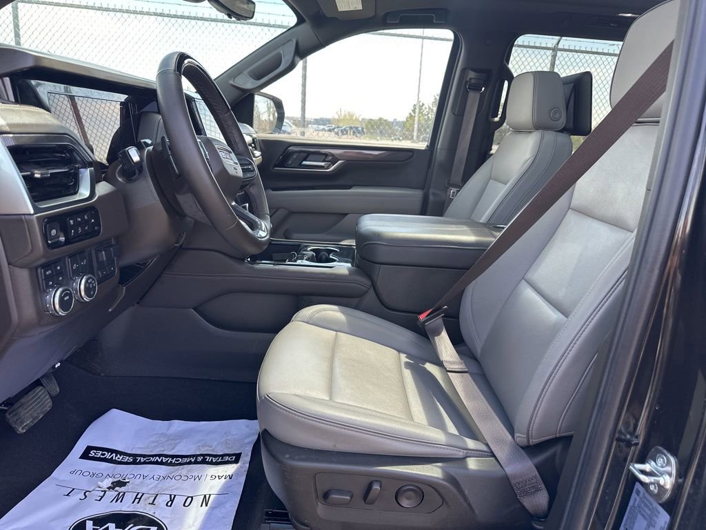 Used 2025 GMC Yukon XL Elevation w/ Elevation Premium Package AWD/4WD image 10