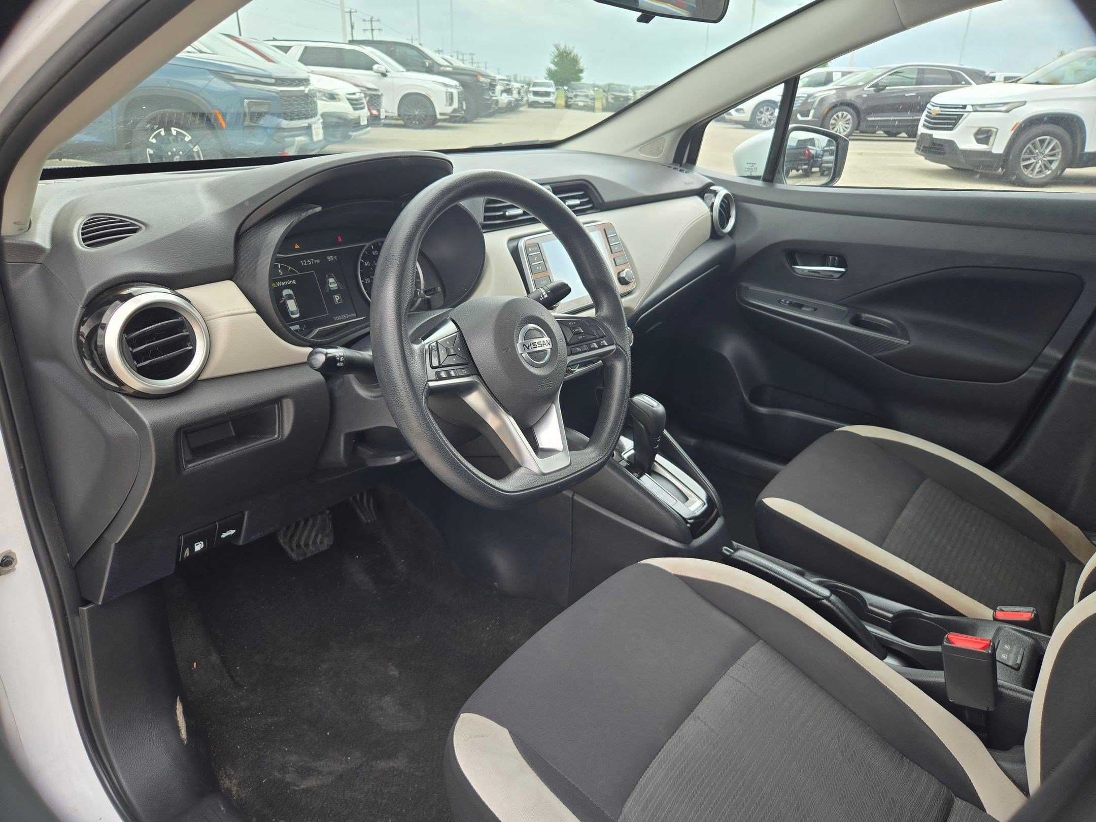 Used 2022 Nissan Versa SV FWD image 12