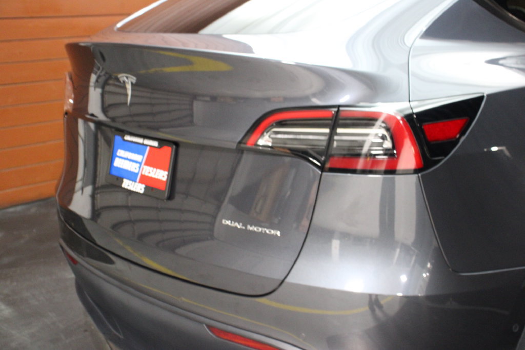 Used 2022 Tesla Model Y Long Range AWD/4WD image 3