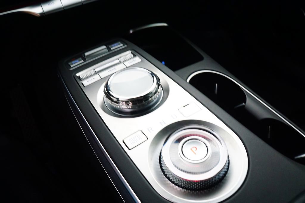 Certified 2025 Genesis GV70 2.5T Advanced w/ Advanced Package image 11