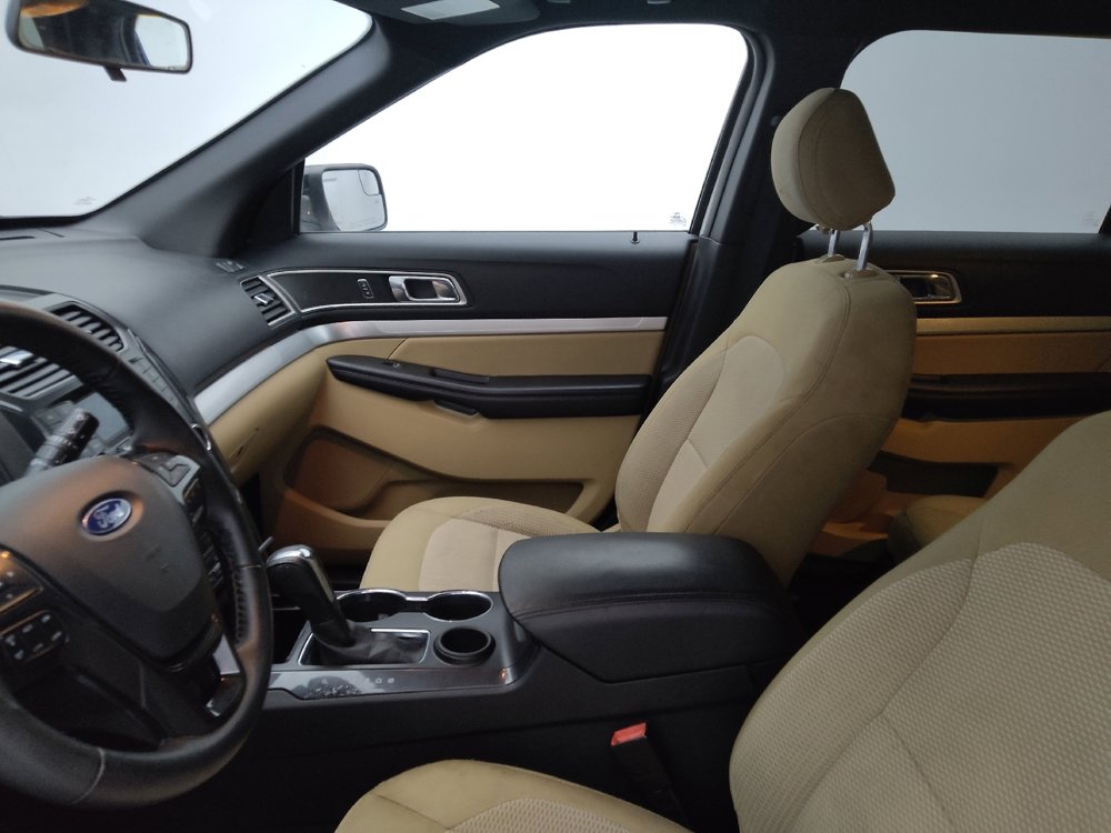 Used 2017 Ford Explorer XLT image 17