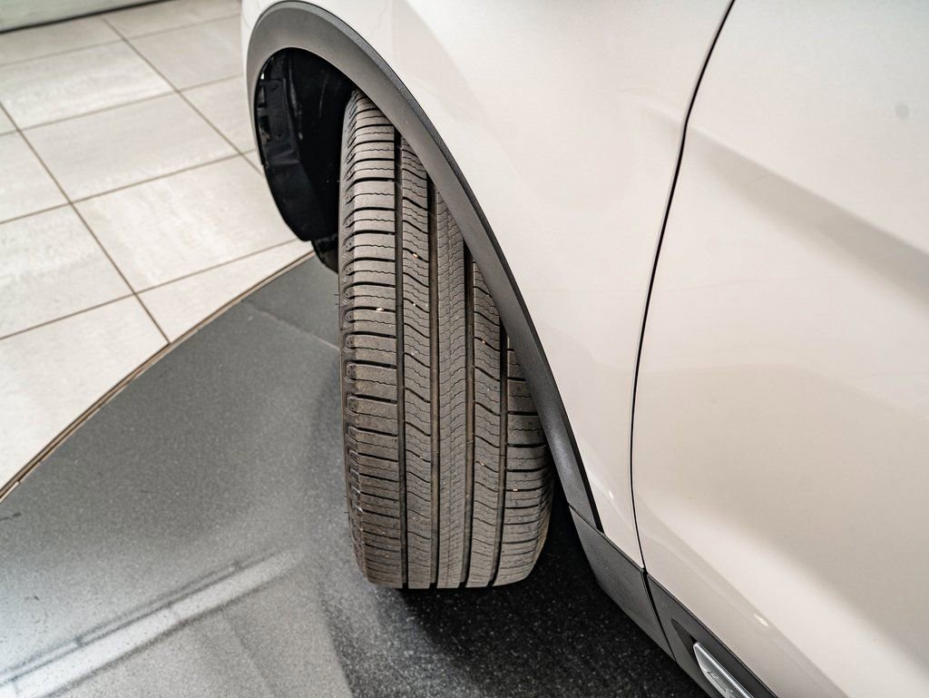 Used 2017 Ford Explorer Platinum image 41