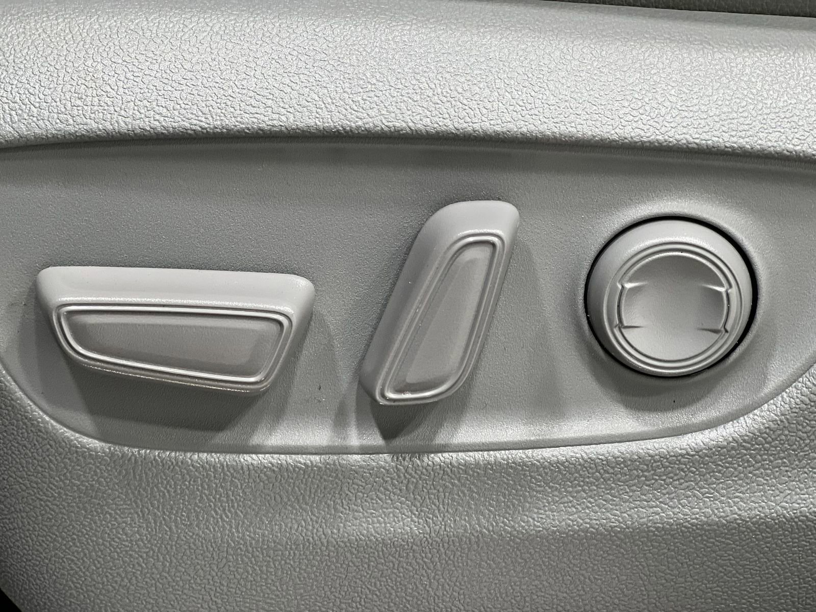 Used 2023 Toyota Highlander Platinum image 12