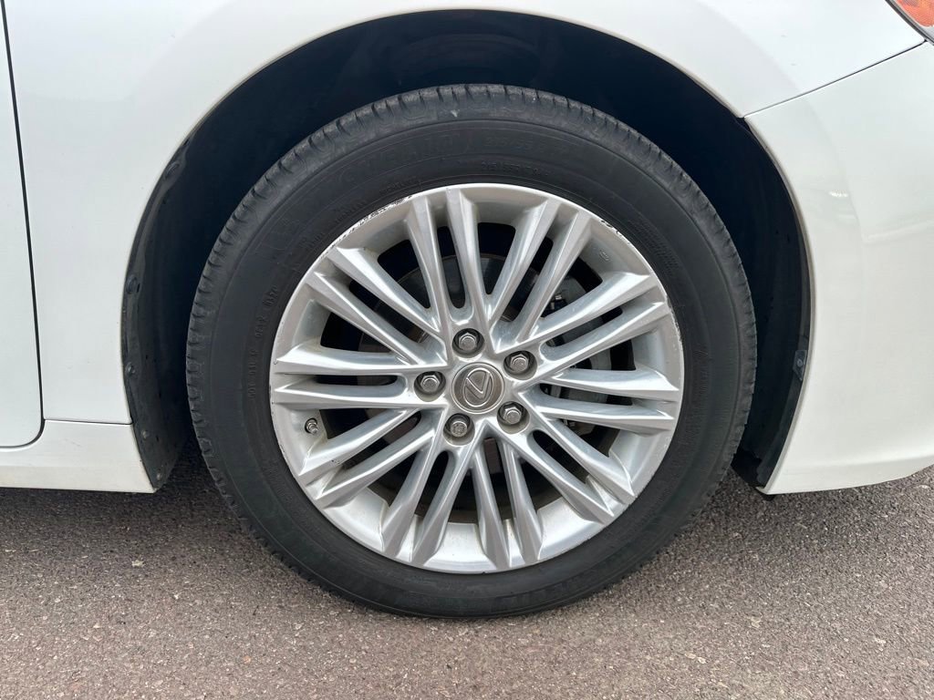 Used 2014 Lexus ES 350 w/ Luxury Package image 39