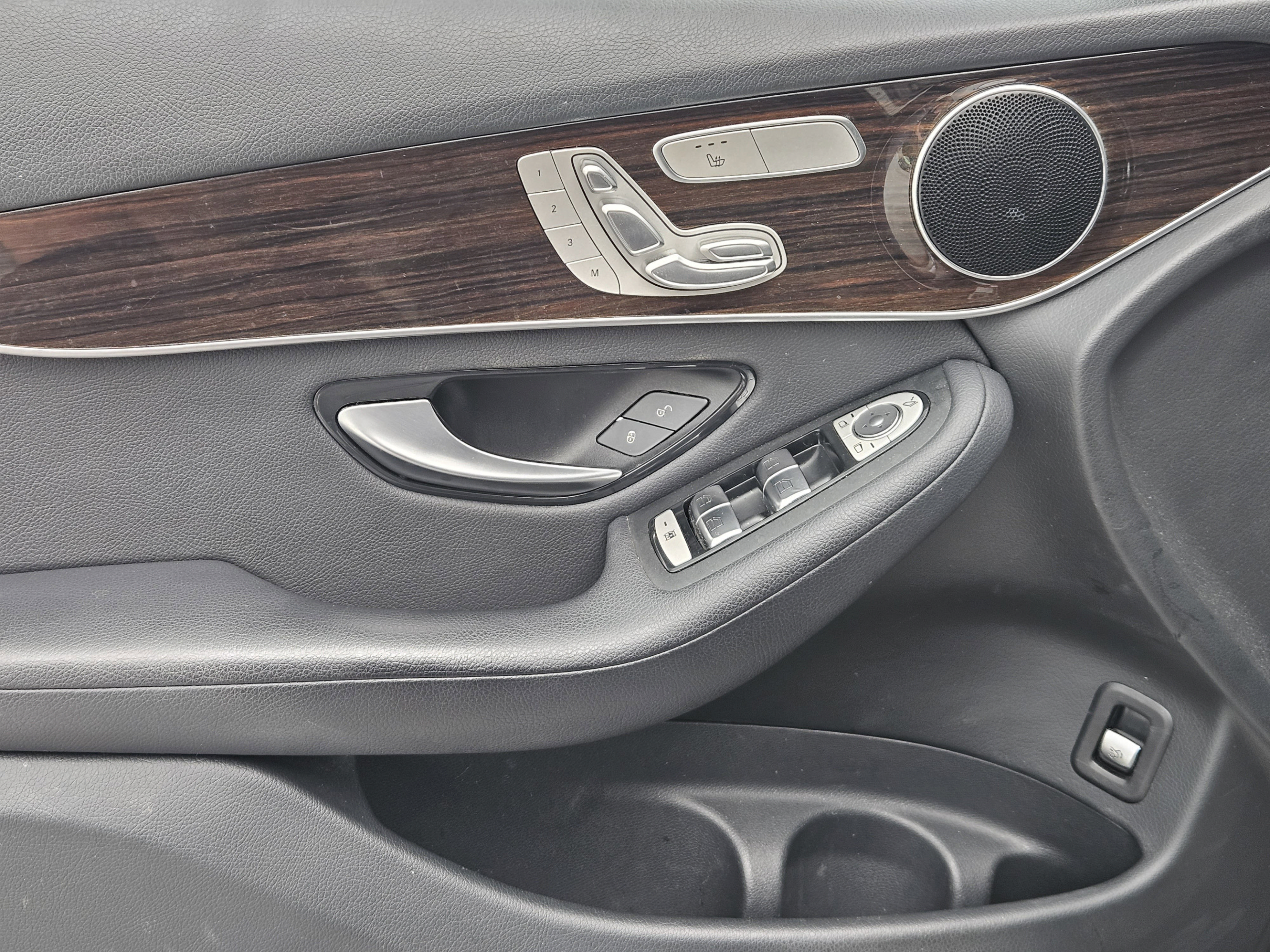 Used 2020 Mercedes-Benz GLC 300 image 17
