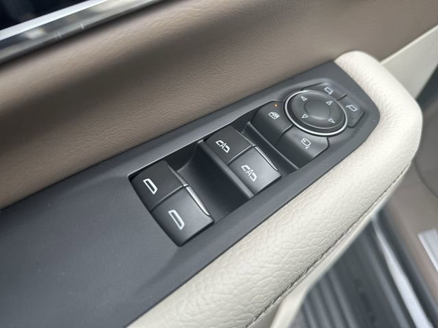 Used 2025 GMC Yukon Denali w/ Denali Reserve Package AWD/4WD image 18