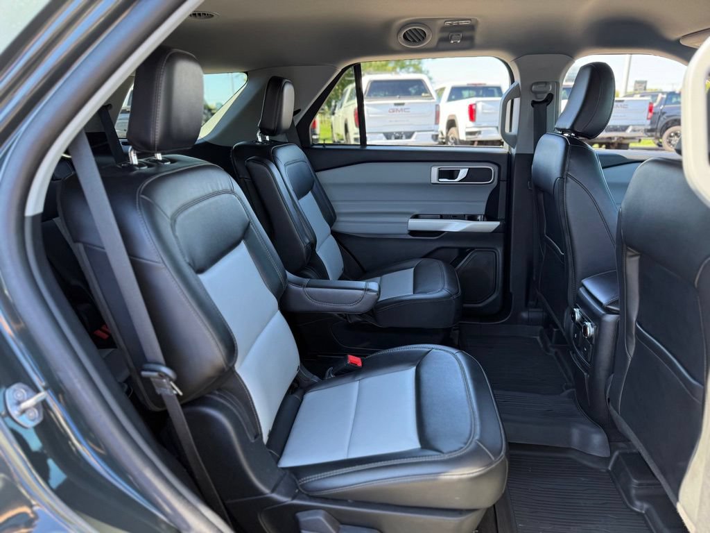 Used 2024 Ford Explorer XLT w/ Equipment Group 202A AWD/4WD image 16