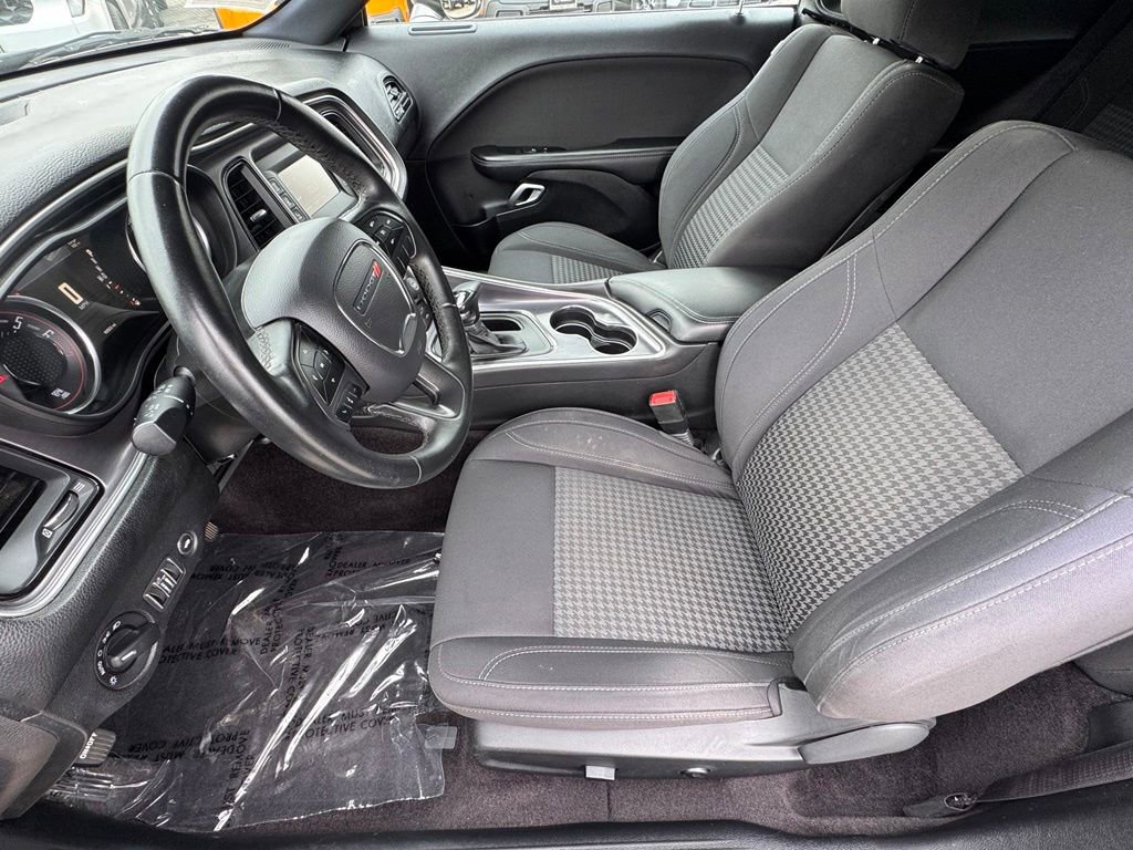Used 2017 Dodge Challenger SXT RWD image 17