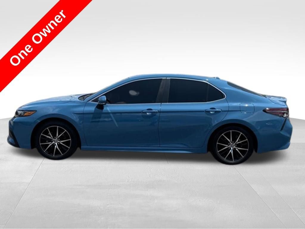 Used 2024 Toyota Camry SE w/ Cold Weather Package FWD image 2