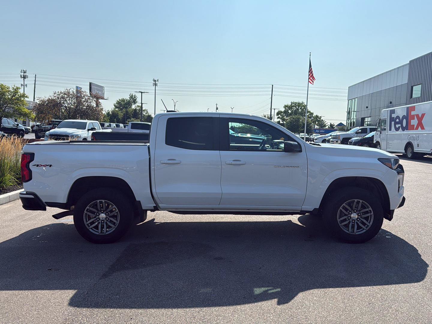 Used 2024 Chevrolet Colorado LT w/ LT Convenience Package II AWD/4WD image 2