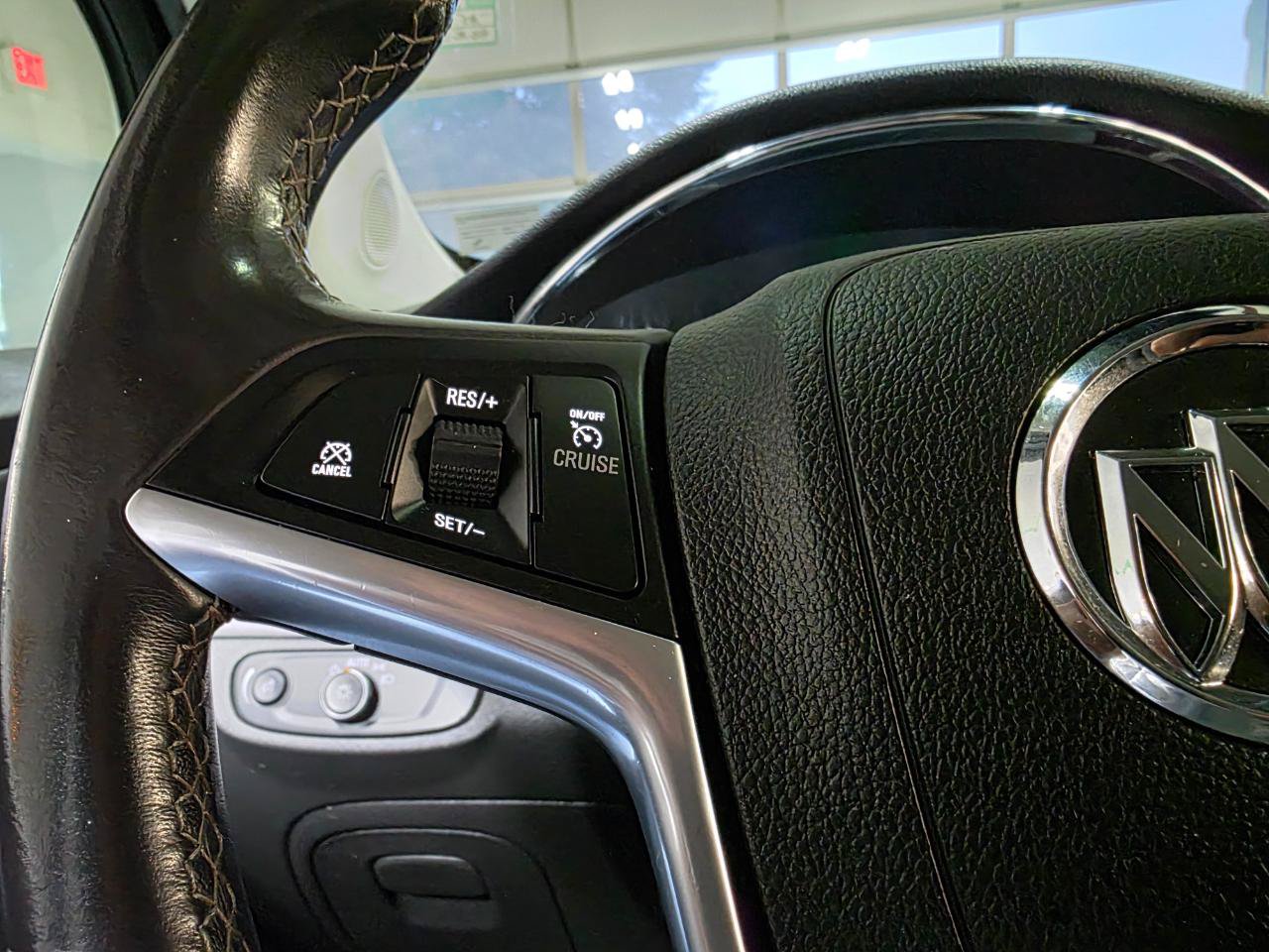 Used 2020 Buick Encore Preferred AWD/4WD image 28