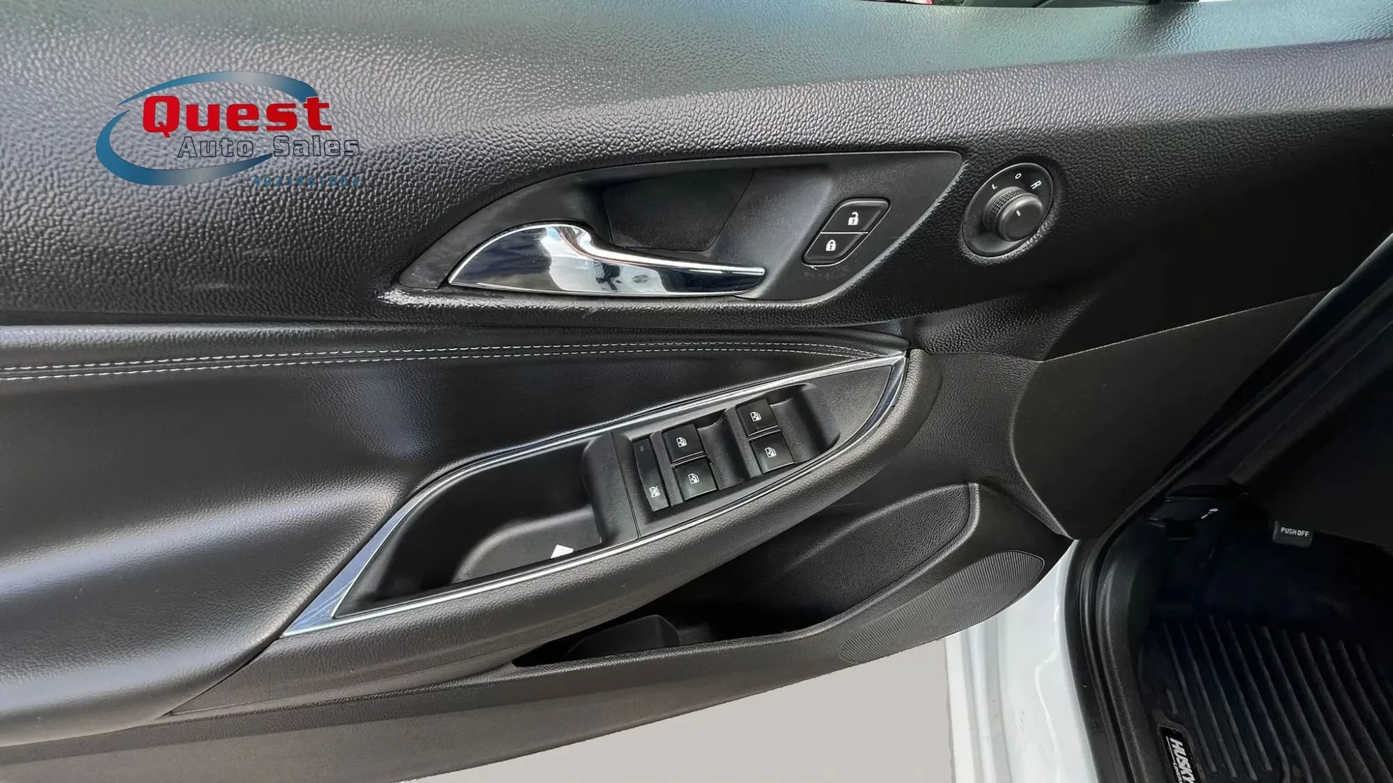 Used 2018 Chevrolet Cruze Premier FWD image 23