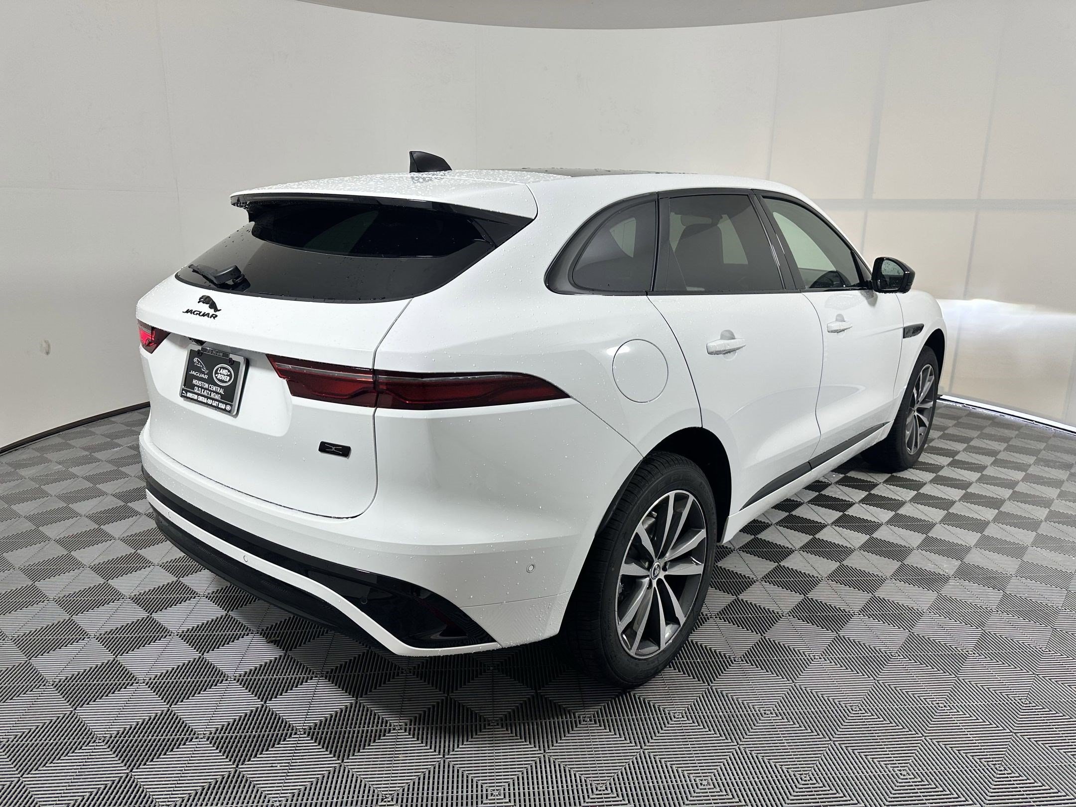 Used 2026 Jaguar F-PACE R-Dynamic S AWD/4WD image 8