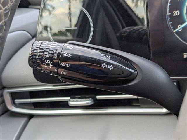 Used 2023 Hyundai Elantra SEL w/ Convenience Package image 6