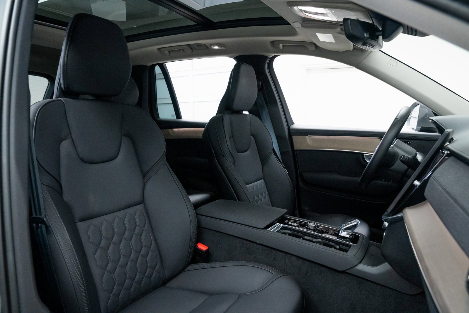 Used 2025 Volvo XC90 B6 Plus image 23