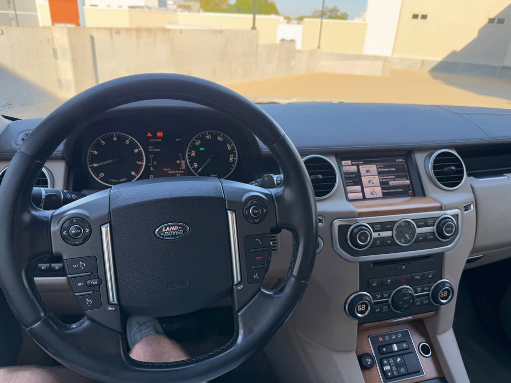 Used 2015 Land Rover LR4 HSE image 12