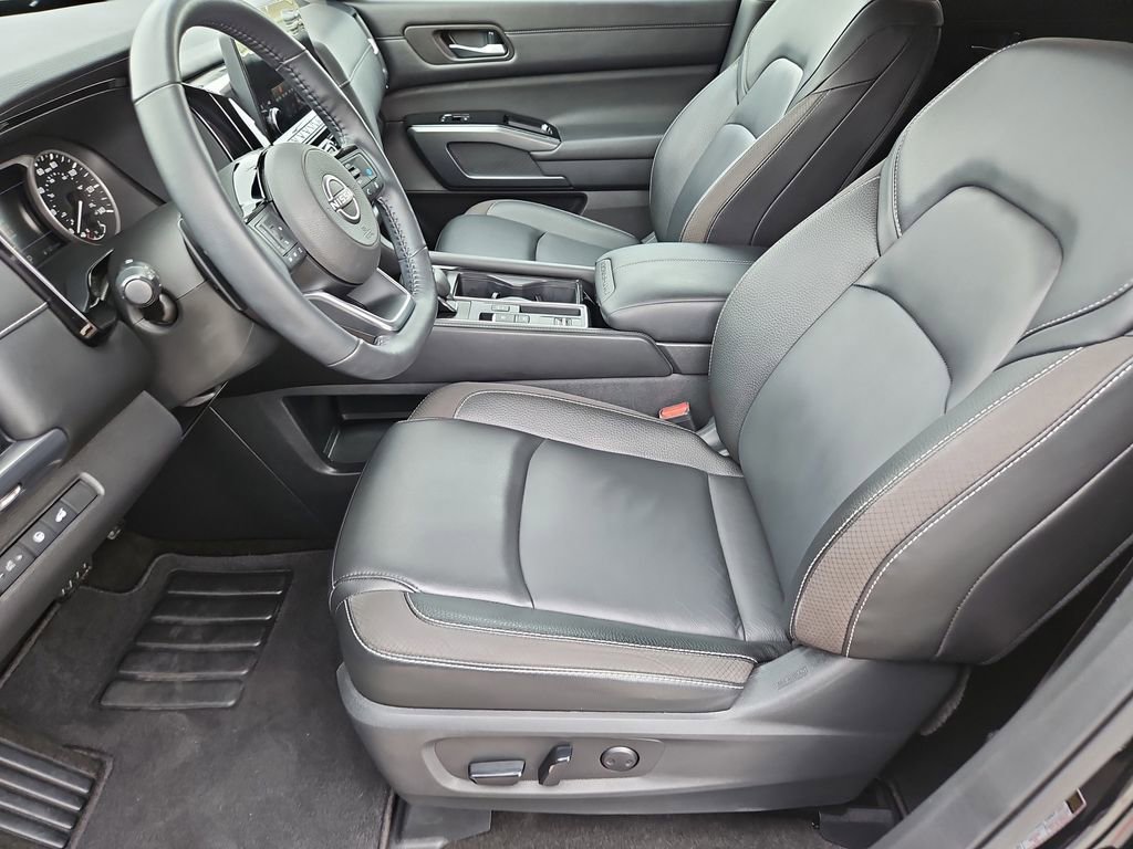 Used 2024 Nissan Pathfinder SL FWD image 13