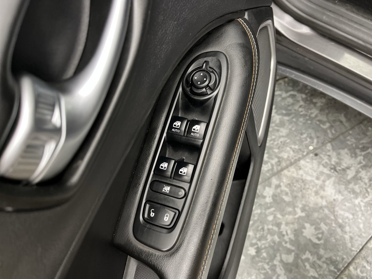 Used 2019 Jeep Compass Latitude AWD/4WD image 8