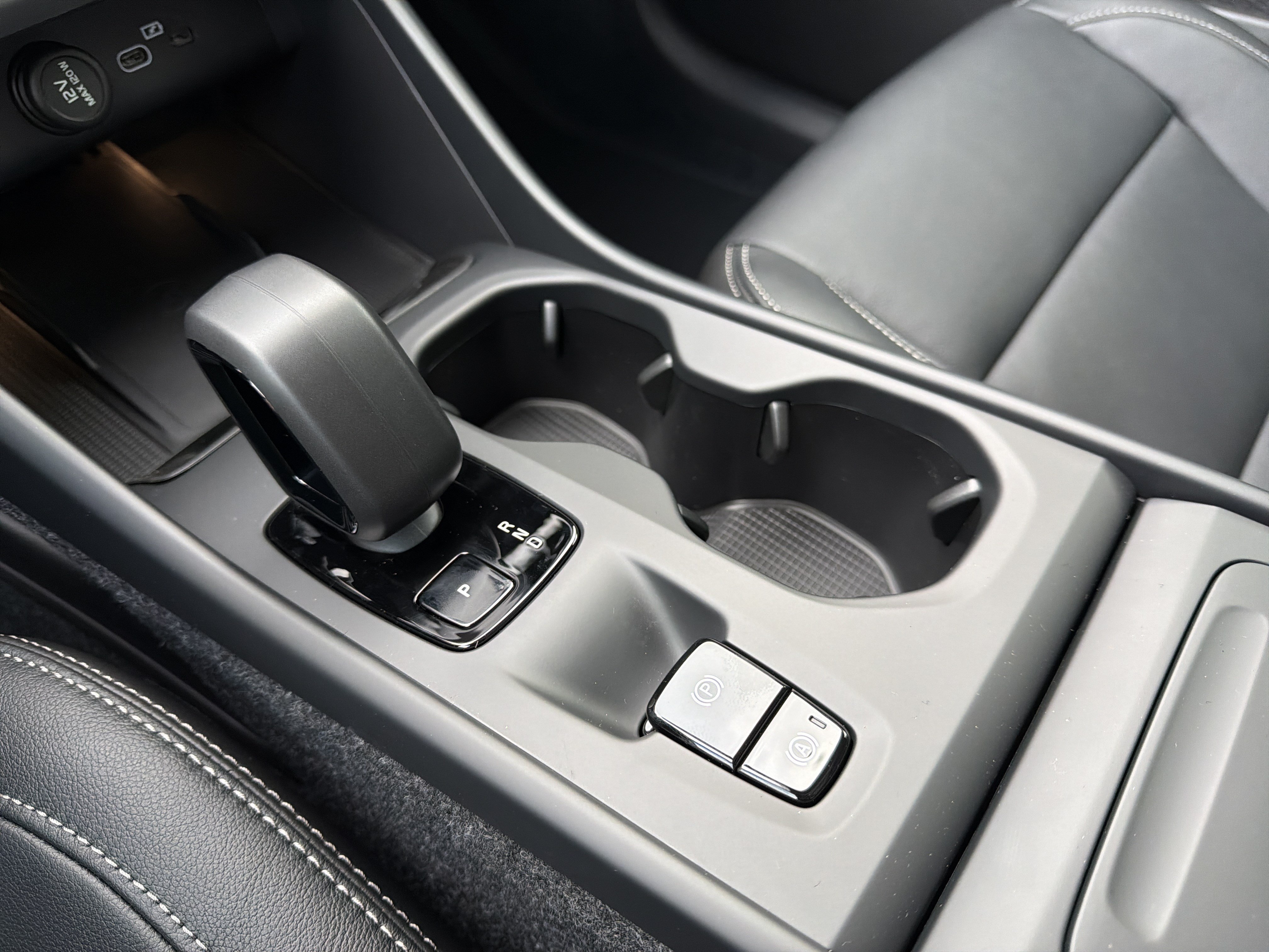 New 2026 Volvo XC40 B4 Core w/ Climate Package FWD image 29