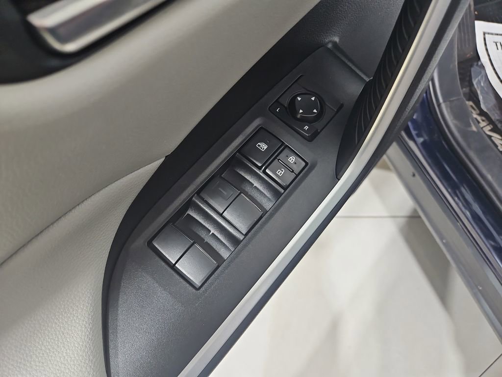 Used 2021 Toyota RAV4 XLE w/ Convenience Package image 11