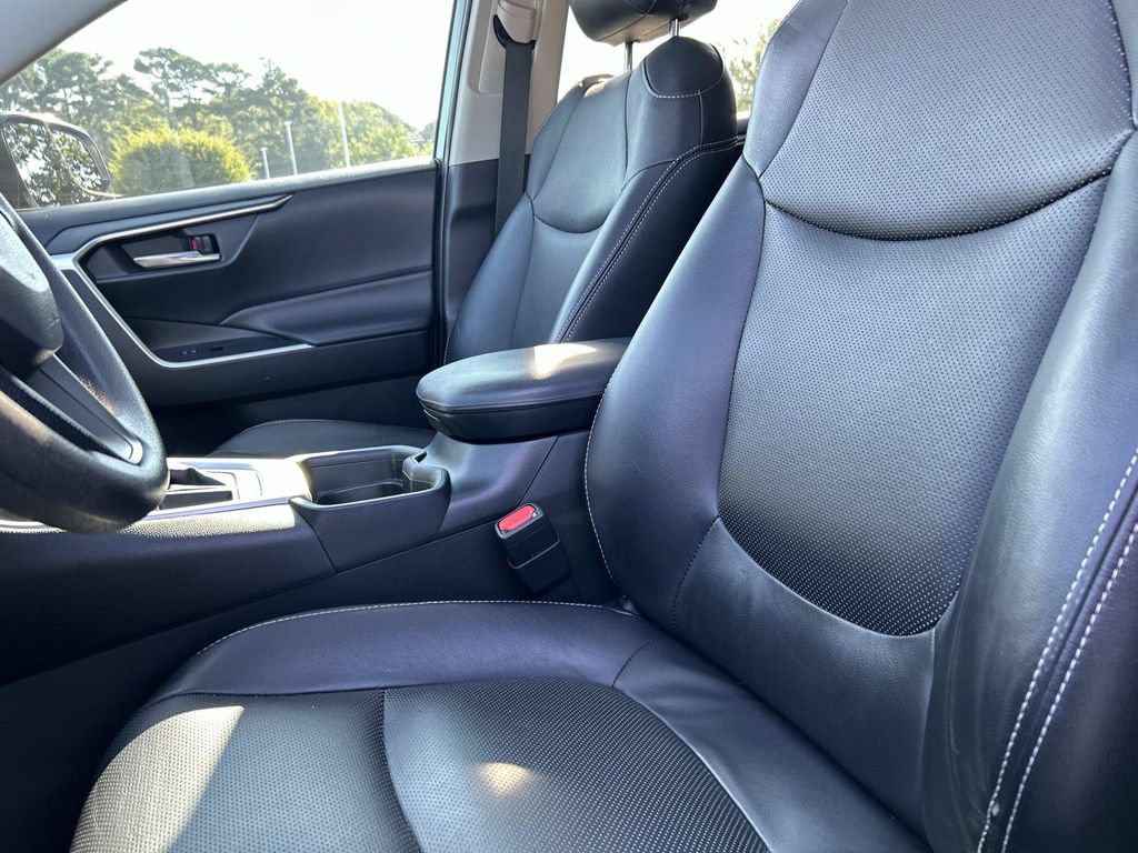 Used 2021 Toyota RAV4 XLE w/ Convenience Package FWD image 24
